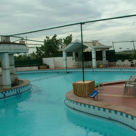Vip'S Club Hotel Rāipur Екстериор снимка