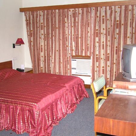 Vip'S Club Hotel Rāipur Екстериор снимка