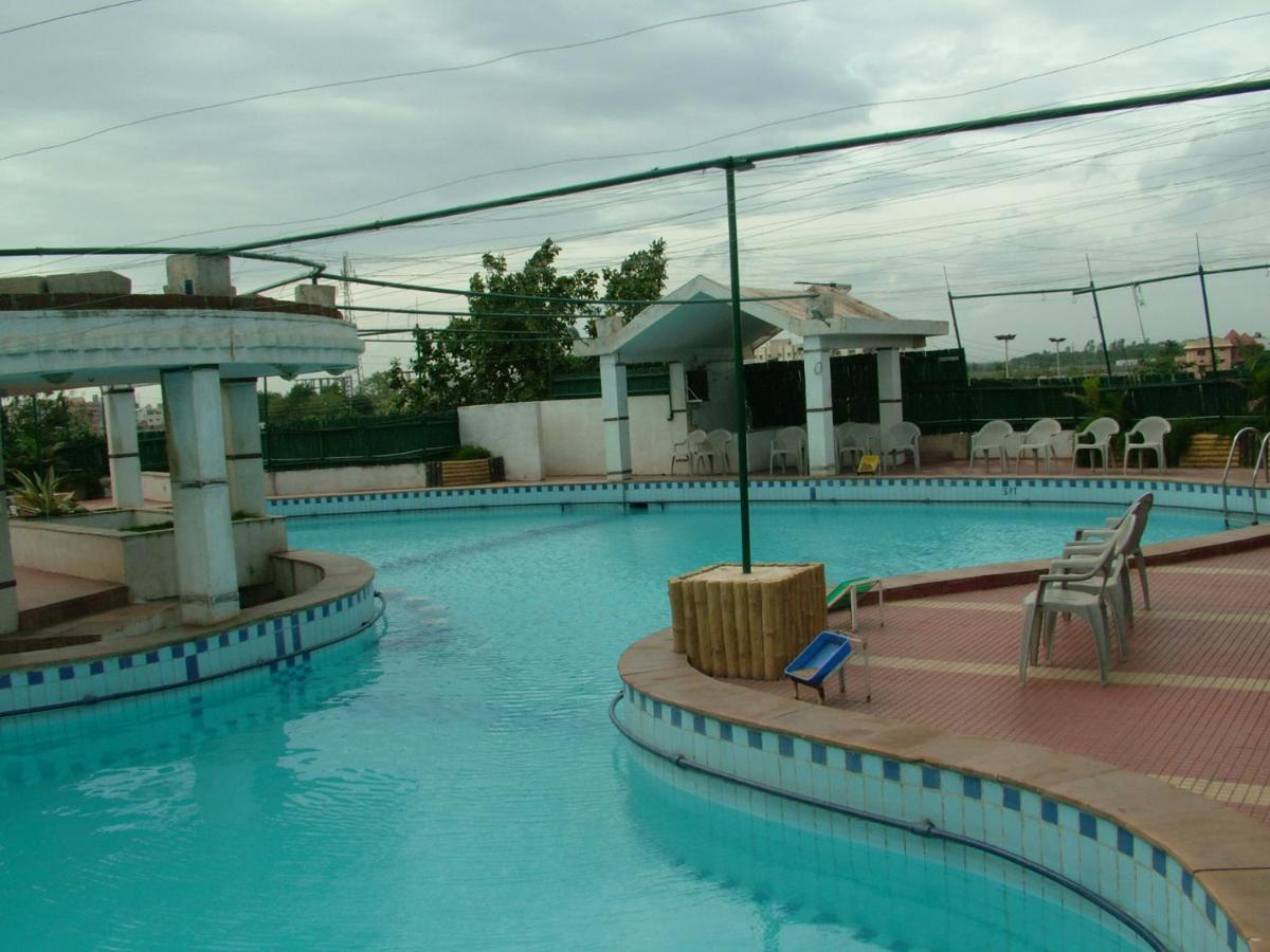 Vip'S Club Hotel Rāipur Екстериор снимка