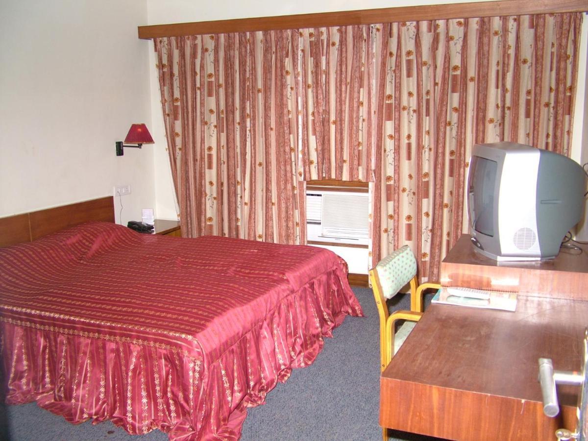 Vip'S Club Hotel Rāipur Екстериор снимка